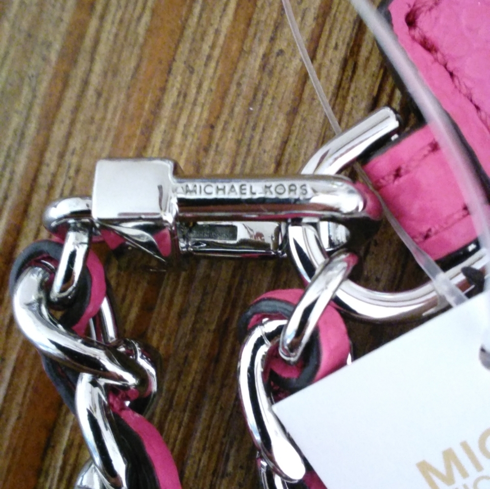 Michael Kors Hot Pink Pebbled Leather Jet Set Charm ID Card Holder with Chain - Picture 4 of 6